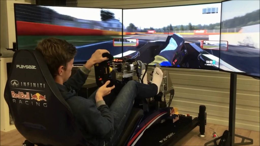 g-performance.gr – Max Verstappen pretekársky simulátor iso view