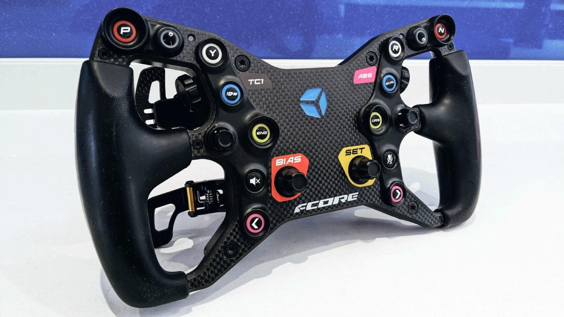 Cube Controls F-Core sim racing steering wheel 2 - iso front view - G-Performance