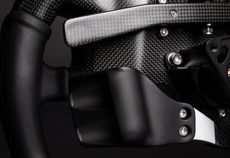 Mercedes-AMG PETRONAS Formula One Team Sim Racing Steering Wheel (2024) eye for detail